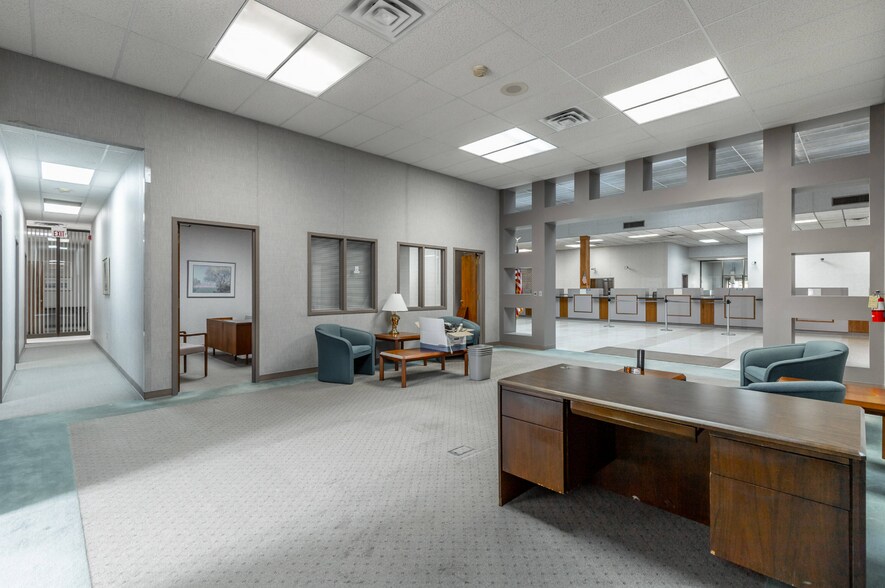 More Photos Of 1012 Riverfront Pkwy, Chattanooga Office For Sale