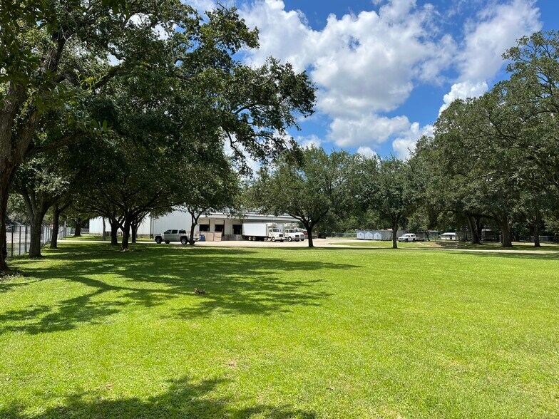 More Photos Of 2400 W Herman St, Pensacola Warehouse For Sale