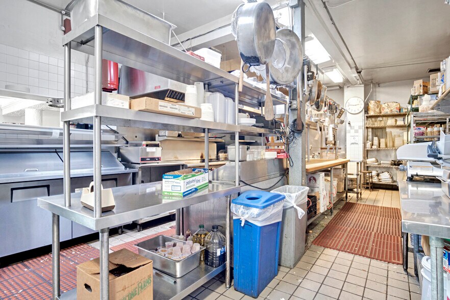 More Photos Of 2214 Stoner Ave, Los Angeles Freestanding For Lease