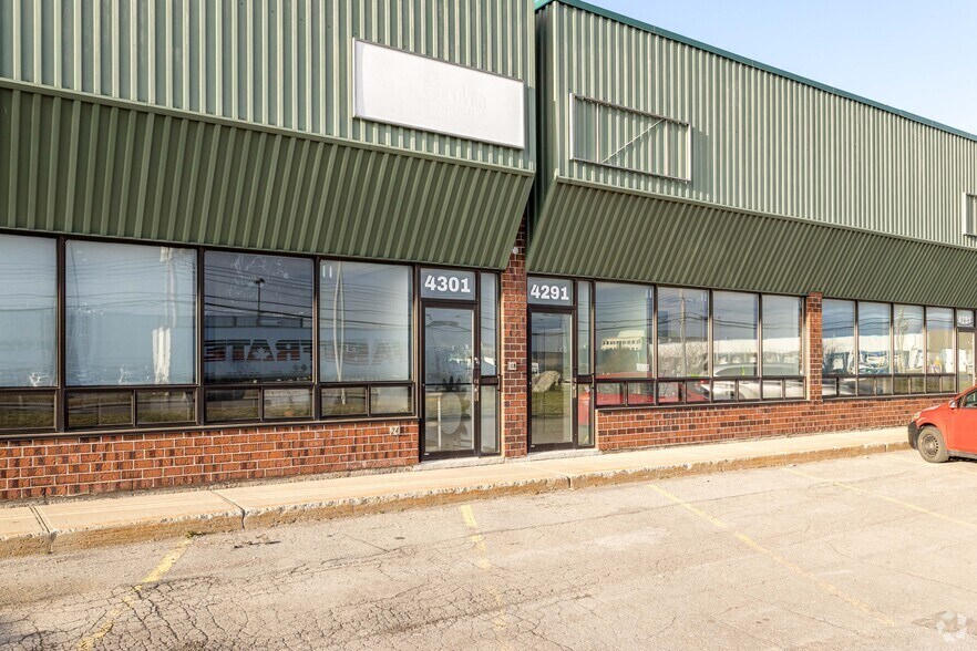 More Photos Of 4201-4331 Rue Garand, Montréal Warehouse For Lease