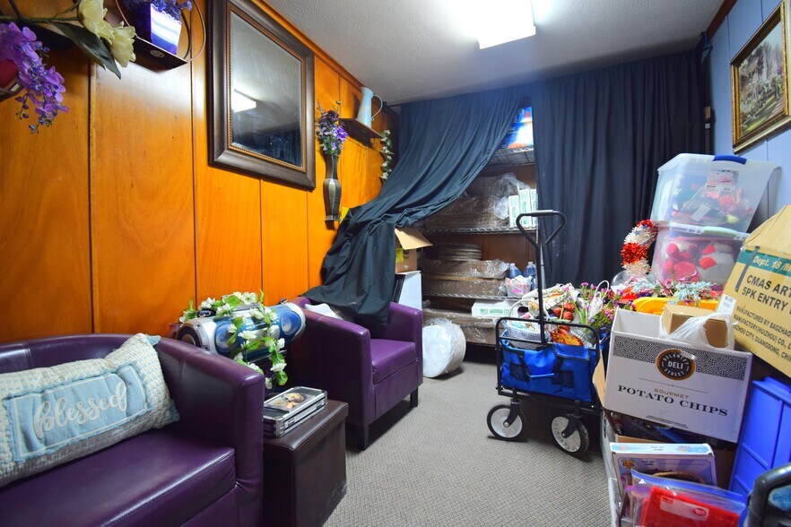 More Photos Of 502 W Franklin St, Sesser Office For Sale