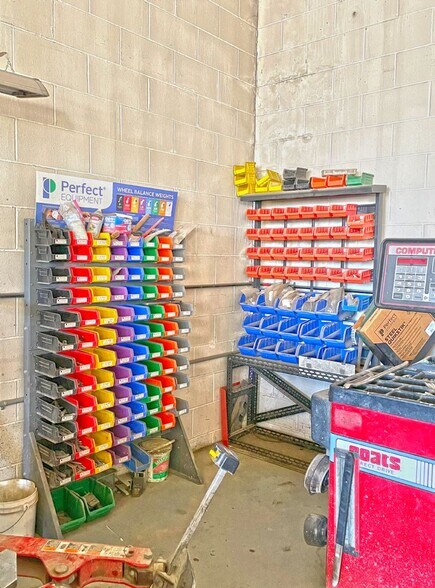 More Photos Of 1101 W Sheridan Ave, Shenandoah Auto Repair For Sale