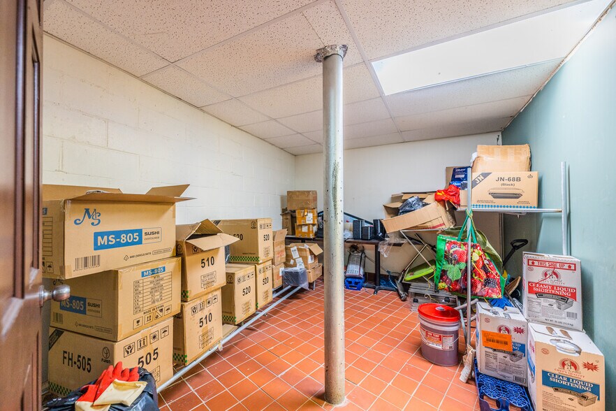 More Photos Of 1506 Bronxdale Ave, Bronx Restaurant For Sale