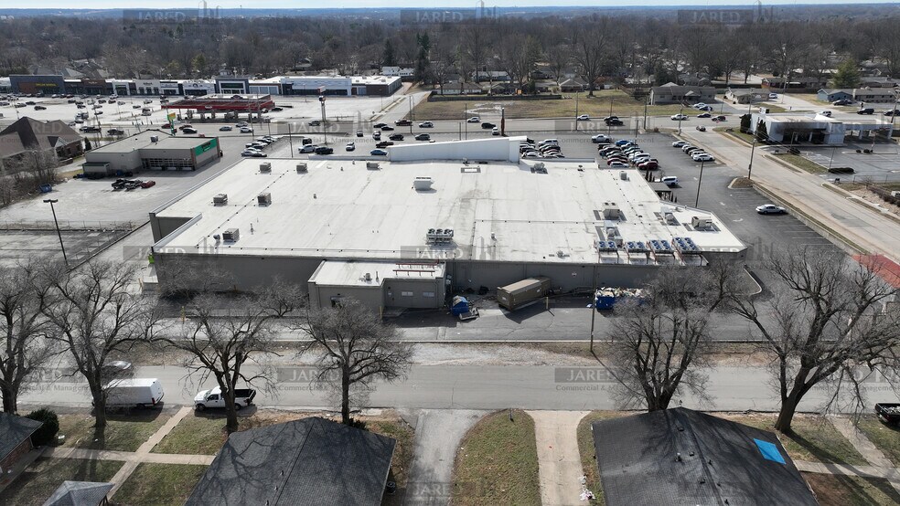 More Photos Of 2843 E Sunshine St, Springfield General Retail For Lease