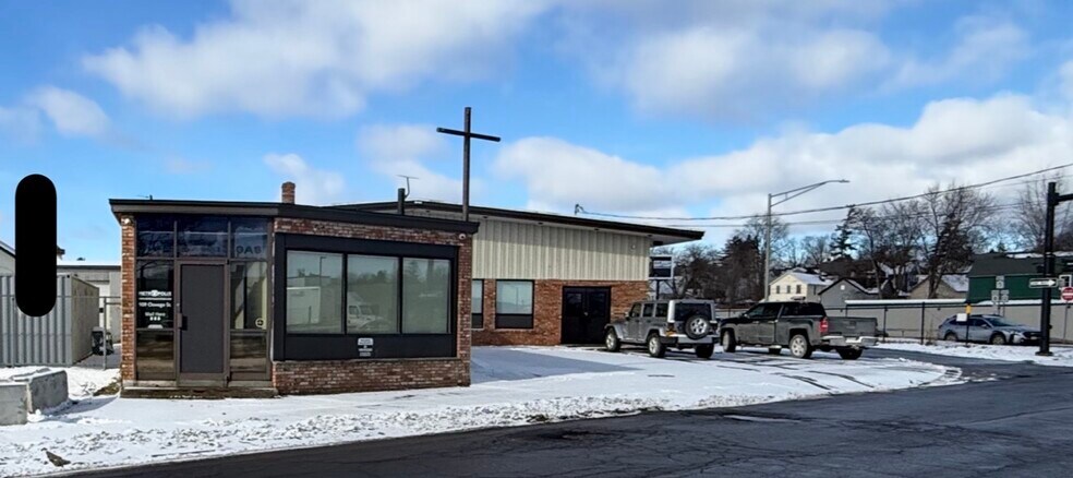 Primary Photo Of 909 Oswego St, Utica Flex For Sale
