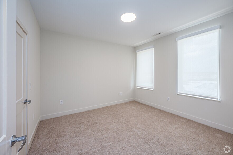 More Photos Of 39 Trotter Rd, Weymouth Apartments For Lease