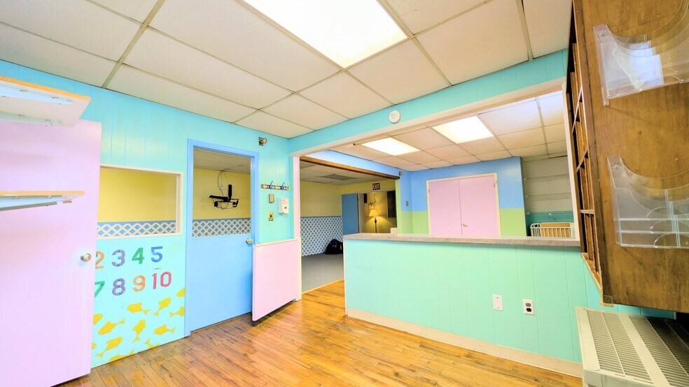 More Photos Of 2241 Ridge Rd, Bangor Flex For Sale