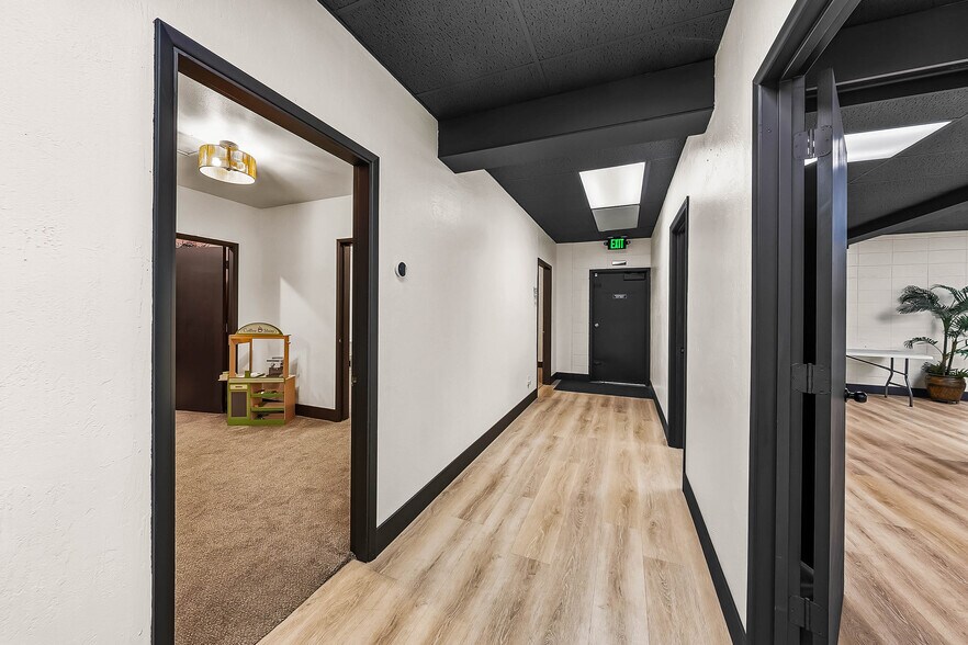 More Photos Of 239 SE G St, Grants Pass General Retail For Sale