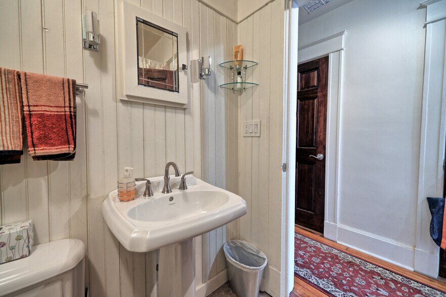 More Photos Of 511 Warren St, Hudson Storefront Retail Residential For Sale