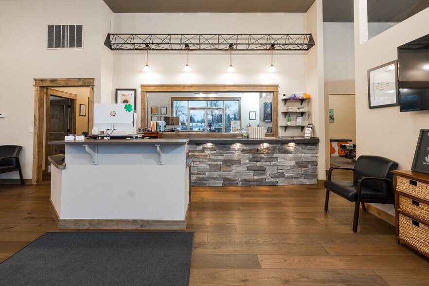 More Photos Of 210-214 W Sunset Ave, Coeur d'Alene Freestanding For Lease