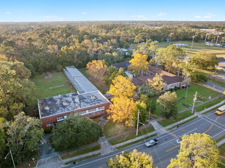 More Photos Of 5710 Wesconnett Blvd, Jacksonville Schools For Lease