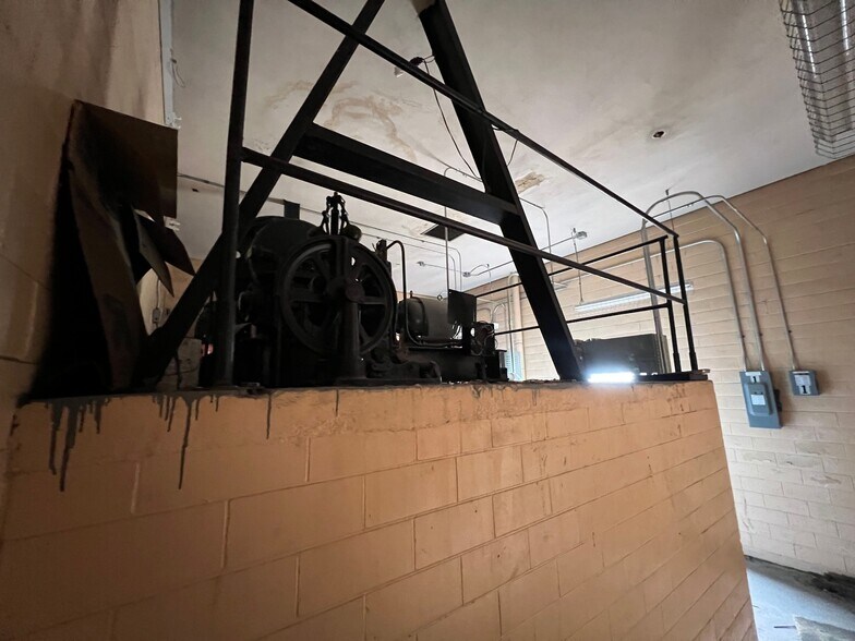 More Photos Of 100 N Main St, Corsicana Office Residential For Sale