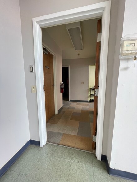 More Photos Of 203-205 W Pike St, Covington Storefront Retail Residential For Lease