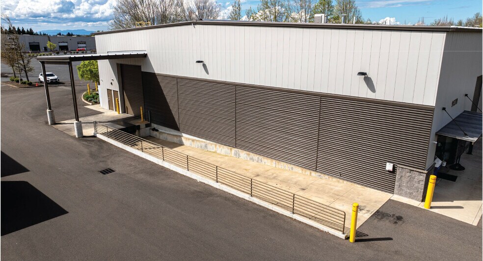 More Photos Of 91370 N Coburg Industrial Way, Coburg Manufacturing For Lease