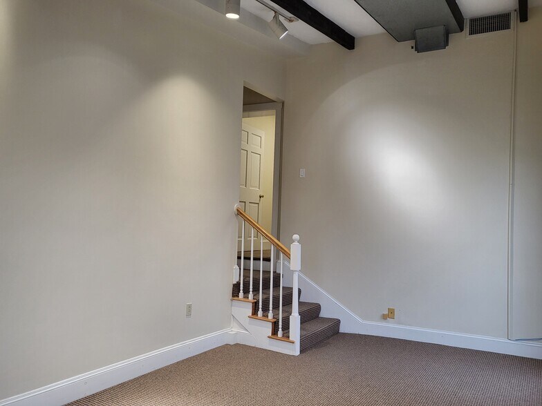 More Photos Of 56-58 Maine St, Brunswick Storefront Retail Office For Lease
