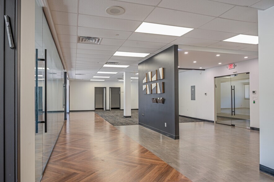 More Photos Of 1105 E County Line Rd, Lakewood Office For Lease