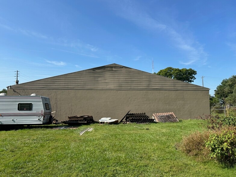 More Photos Of 826 Cleveland Rd, Ravenna Warehouse For Lease