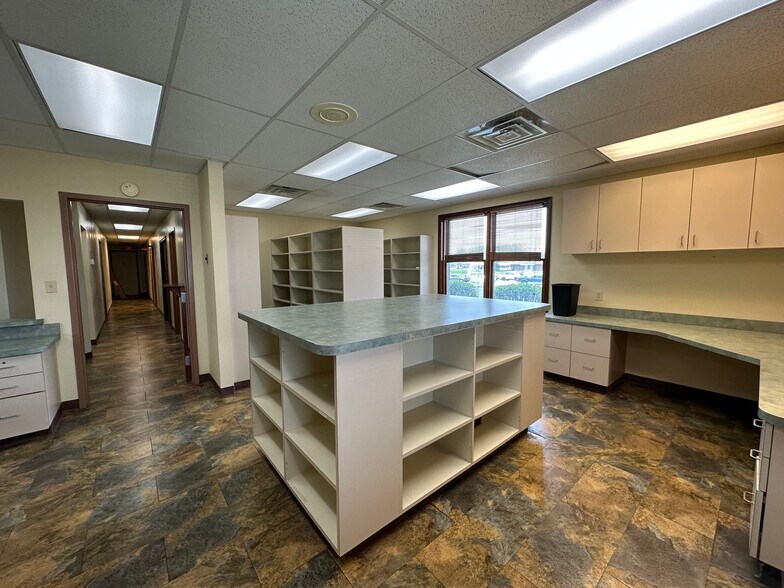 More Photos Of 1355 W Main St, Bellevue Office For Lease
