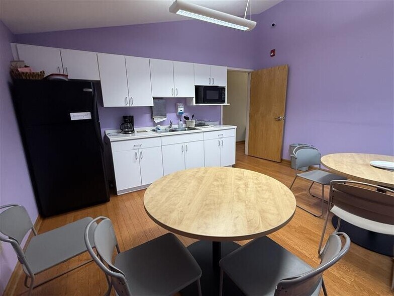 More Photos Of 410 Park Pl, Mishawaka Medical For Lease