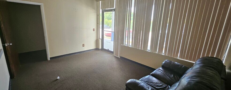More Photos Of 14100 US Highway 19 N, Clearwater Storefront For Lease