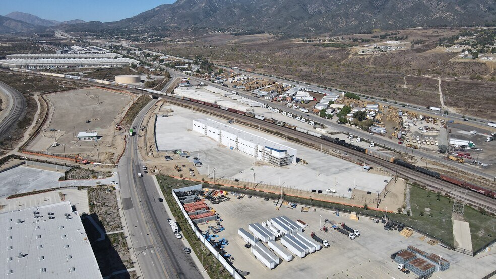 More Photos Of 19472 Cajon Blvd, San Bernardino Truck Terminal For Lease