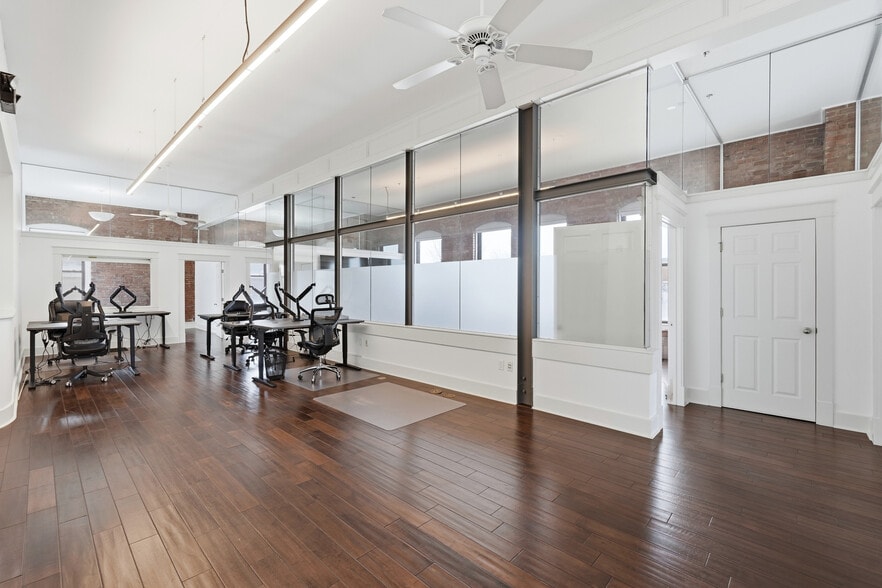 More Photos Of 2 N College Ave, Fayetteville Office For Lease