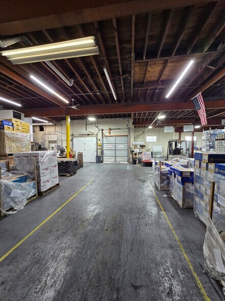 More Photos Of 11 Brown Ave, Springfield Manufacturing For Lease