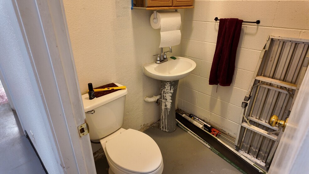 More Photos Of 5467 N Main St, Joplin Freestanding For Sale