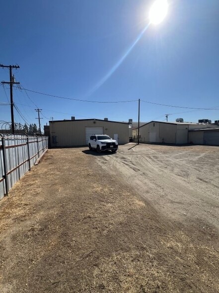 More Photos Of 1010 34th St, Bakersfield Warehouse For Sale