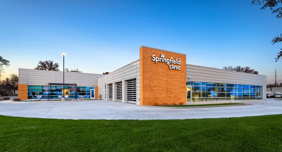 Primary Photo Of 1351 S 8th St, Springfield Medical For Sale