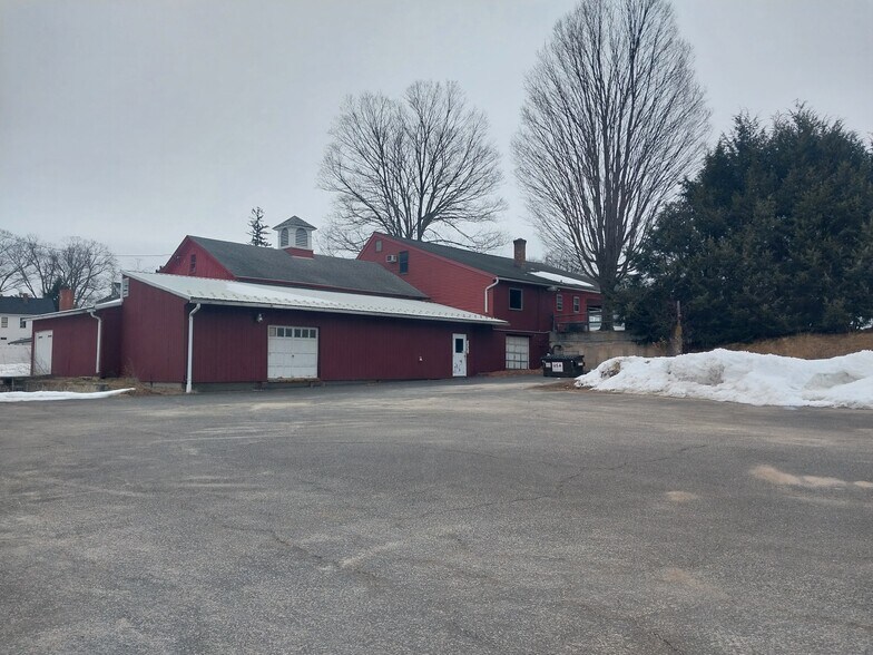 More Photos Of 524 Main St S, Woodbury Garden Center For Lease