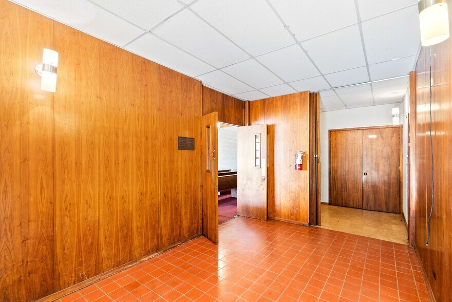 More Photos Of 1701 W Woodlawn Ave, San Antonio Religious Facility For Sale