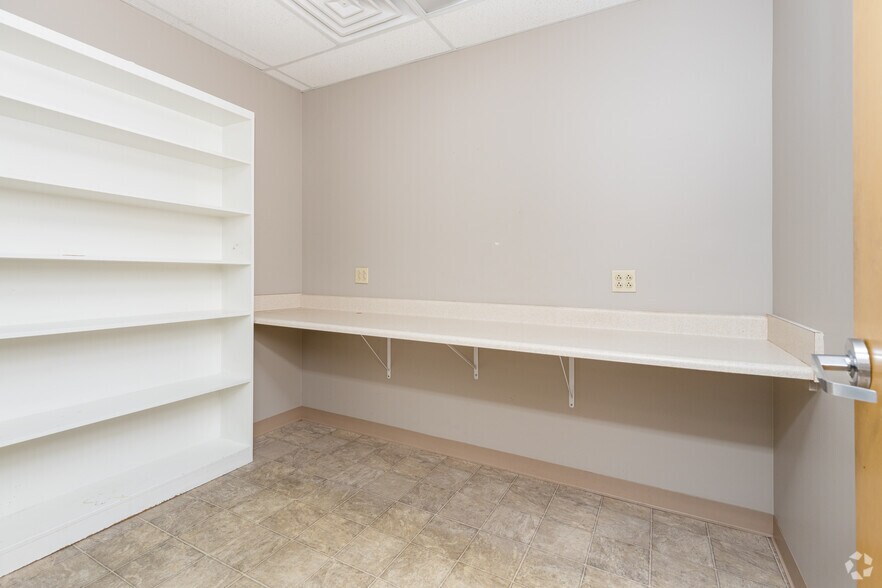 More Photos Of 2769 Chastain Meadows Pky NW, Marietta Unknown For Lease