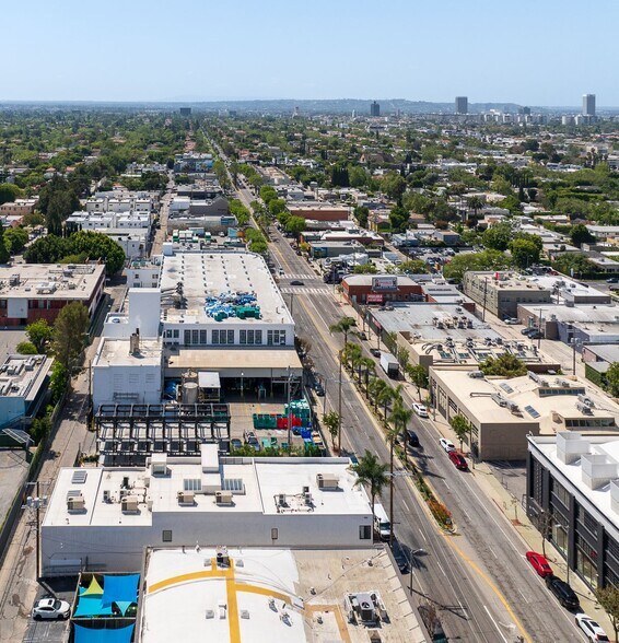 More Photos Of 940 N Highland Ave, Los Angeles Office For Sale
