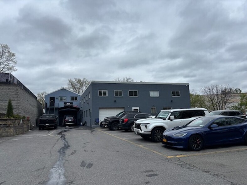 Primary Photo Of 27 Saint Charles St, Thornwood Office For Lease