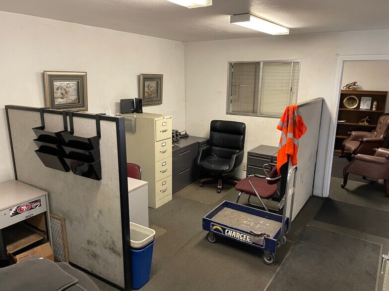 More Photos Of 1666 Cota Ave, Long Beach Warehouse For Sale