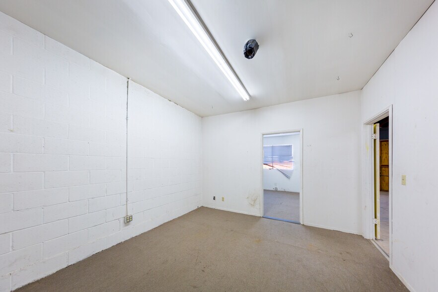 More Photos Of 11924 Vose St, North Hollywood Warehouse For Lease