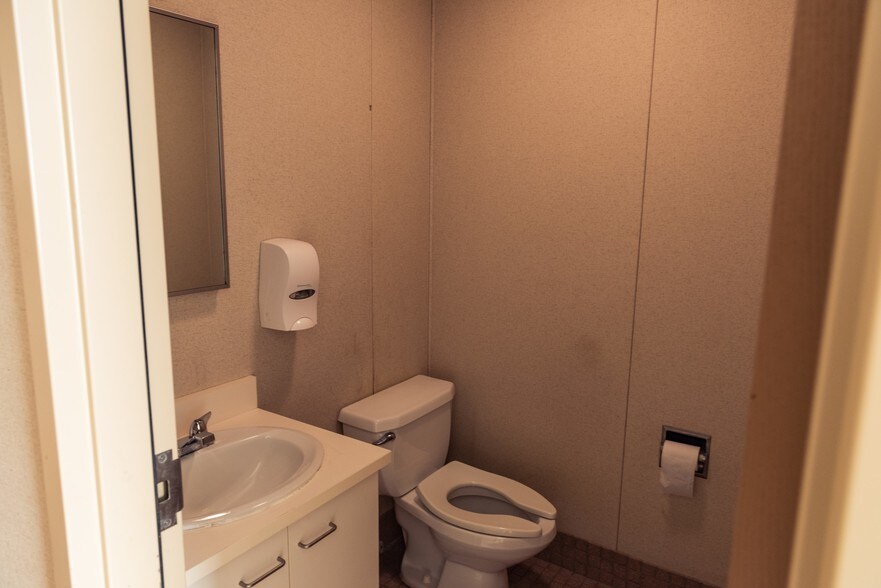 More Photos Of 60 East St, Methuen Medical For Lease