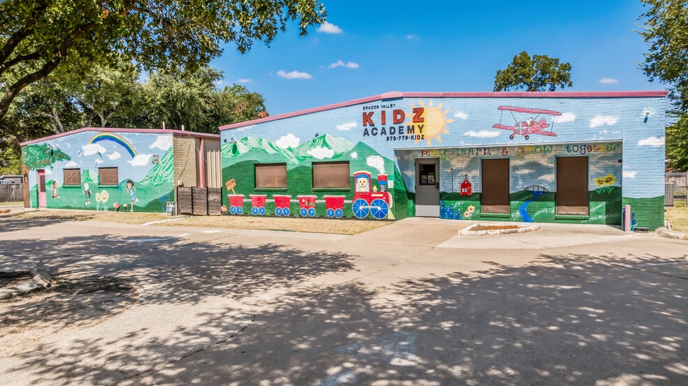 More Photos Of 306 W 24th St, Bryan Daycare Center For Sale