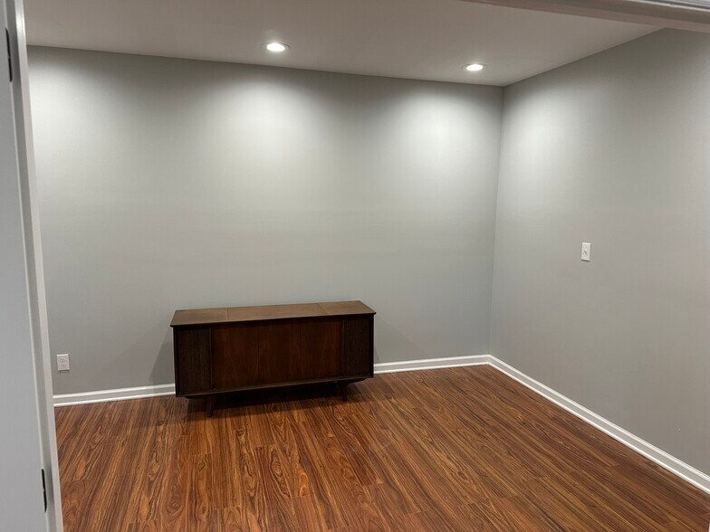 More Photos Of 138 Chamberlain Blvd SE, Knoxville Office For Lease
