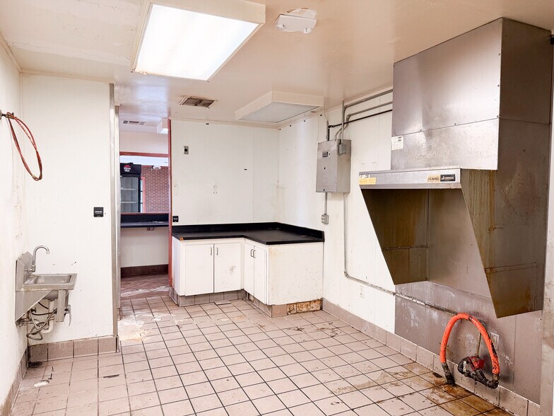 More Photos Of 2113 Andrews Hwy, Odessa Fast Food For Sale