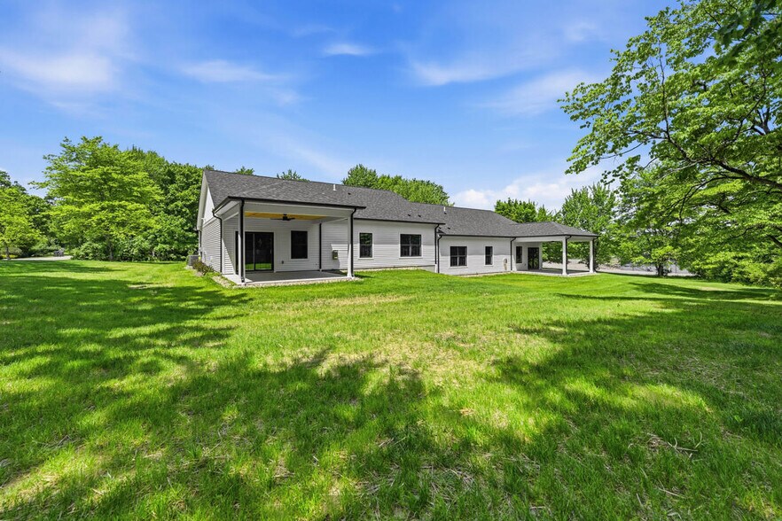 More Photos Of 100 Huselton Dr, Butler Specialty For Sale