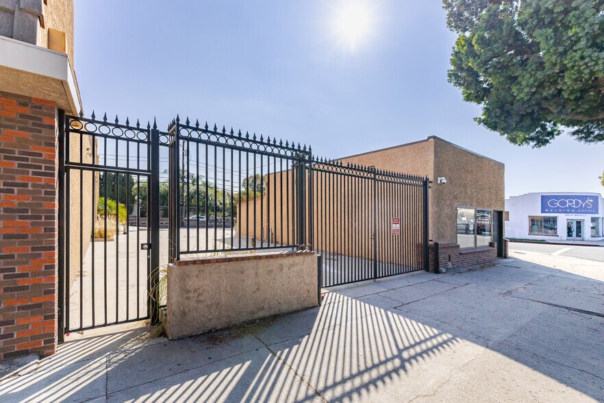 More Photos Of 1020 W Magnolia Blvd, Burbank Warehouse For Lease