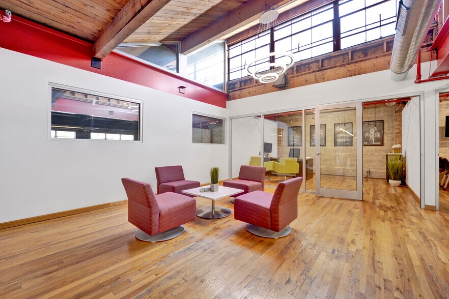 More Photos Of 6625 N Avondale Ave, Chicago Manufacturing For Lease