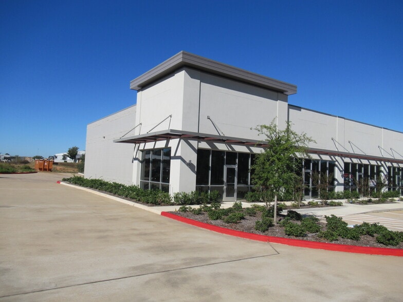 More Photos Of 2527 N Frazier St, Conroe Storefront For Sale