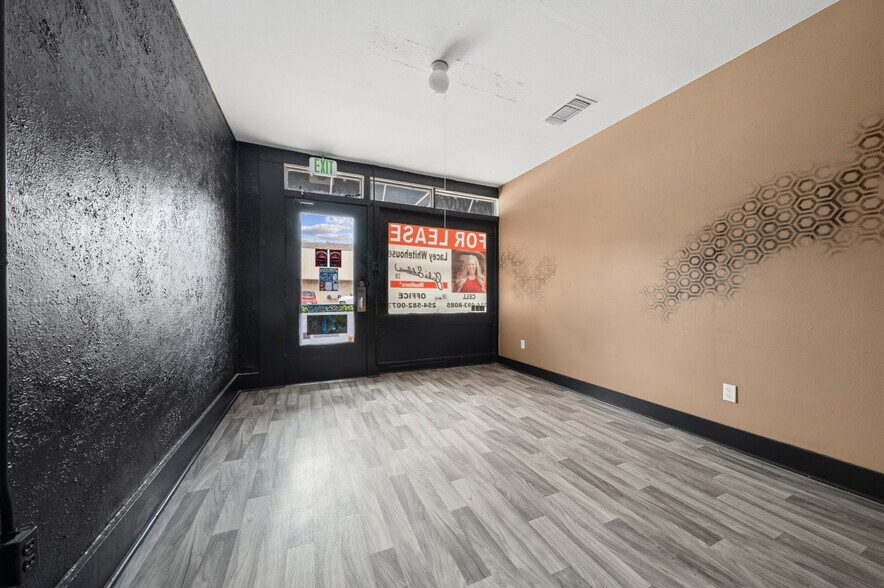 More Photos Of 105 E Franklin St, Hillsboro Storefront For Lease