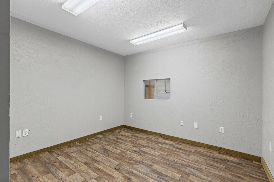 More Photos Of 4715 Turner Warnell Rd, Arlington Warehouse For Sale