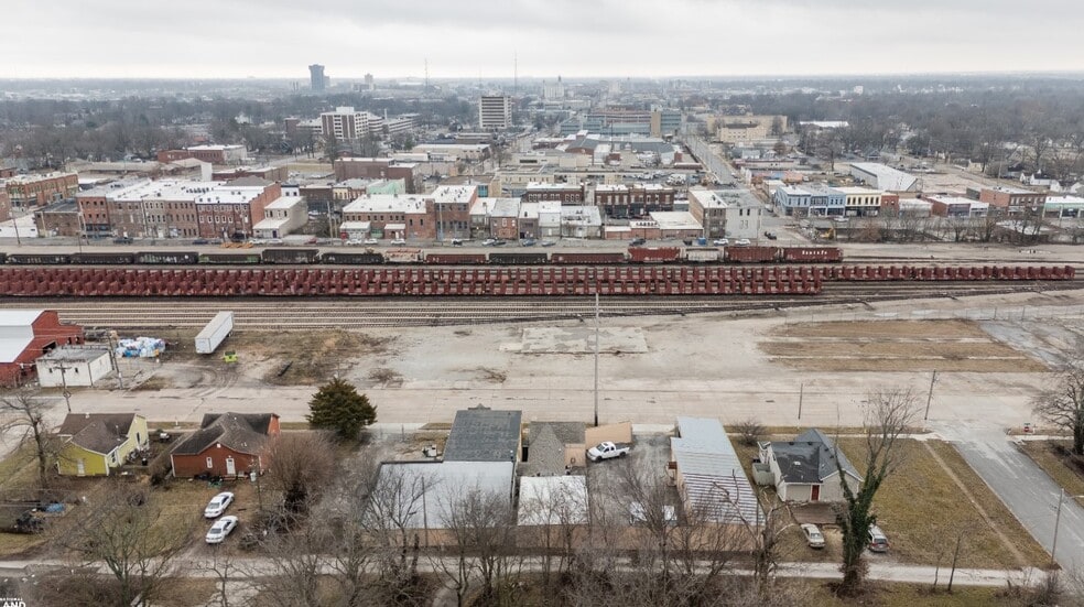 More Photos Of 219 & 303 W Chase st, Springfield Light Distribution For Lease