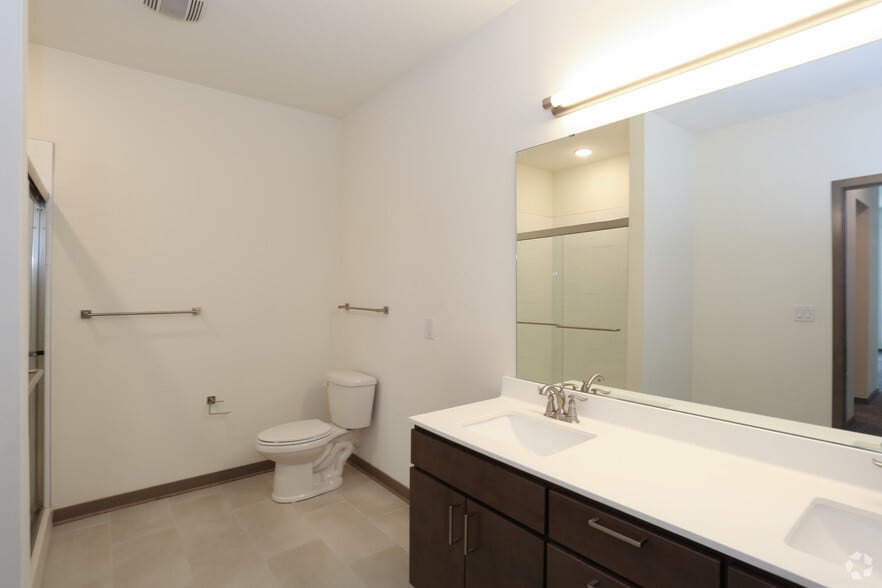 More Photos Of 7955-7973 S Main St, Oak Creek Apartments For Lease
