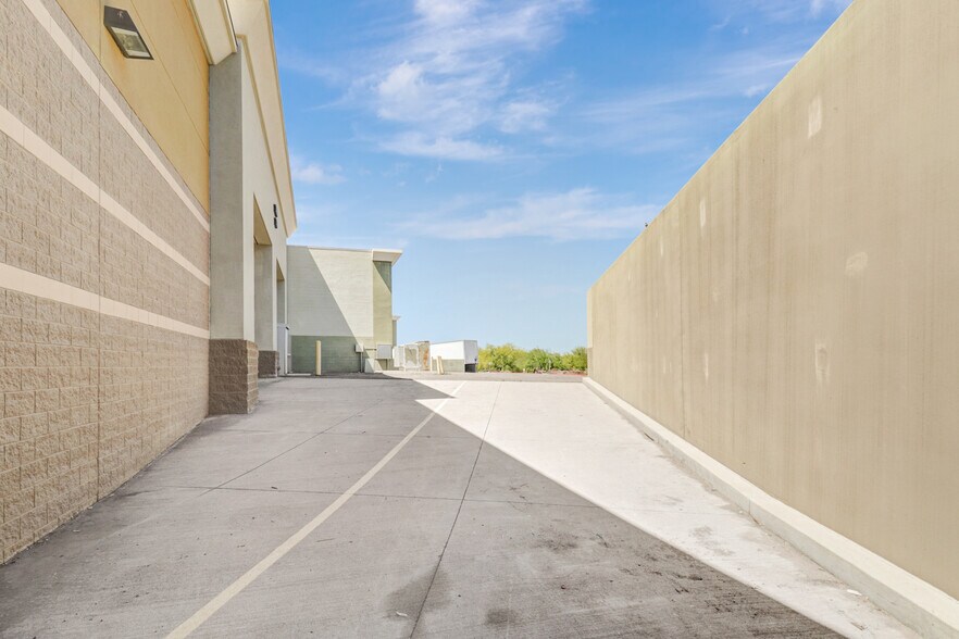 More Photos Of 1976 W Baseline Rd, Phoenix Storefront For Sale